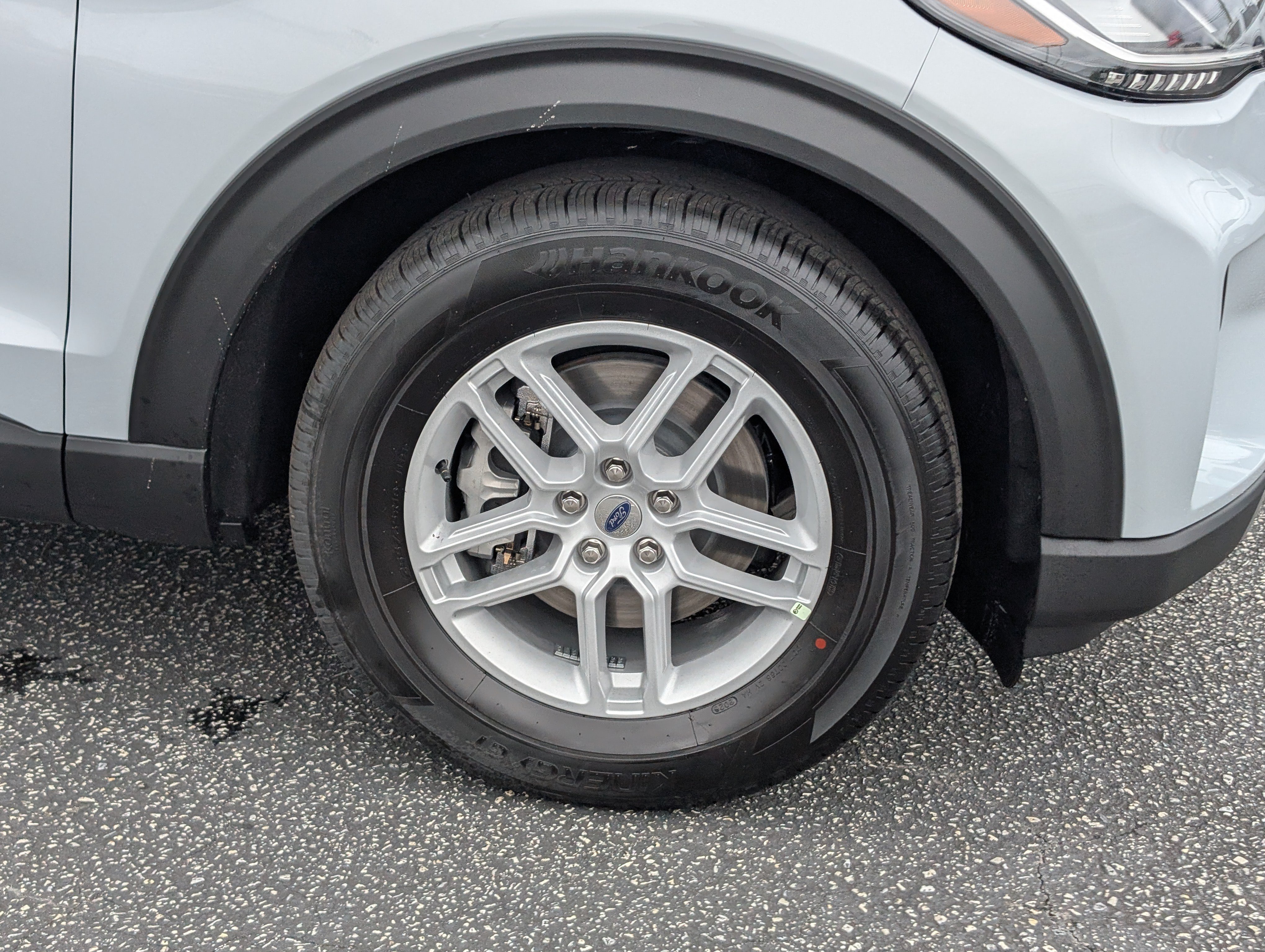 New 2026 Ford Explorer Active RWD image 7