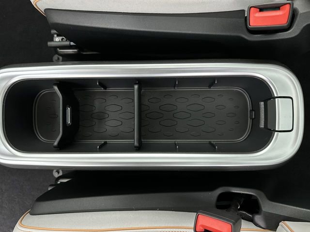 Used 2025 Volkswagen ID. Buzz 1st Edition AWD/4WD image 23