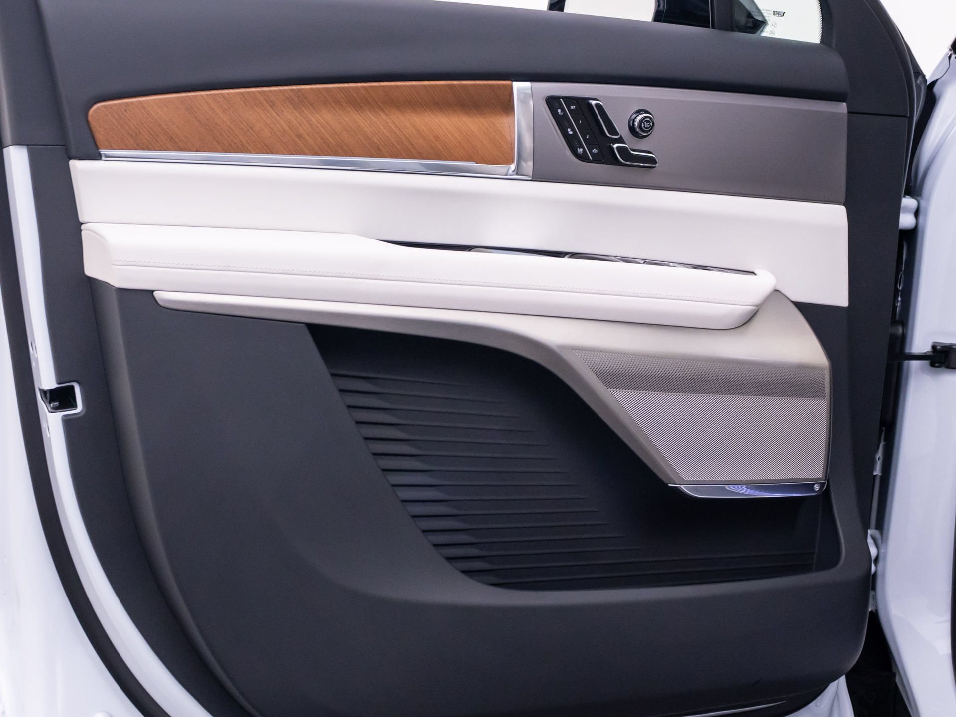 New 2026 Cadillac Vistiq Sport w/ LPO, Floor Liner Package AWD/4WD image 11