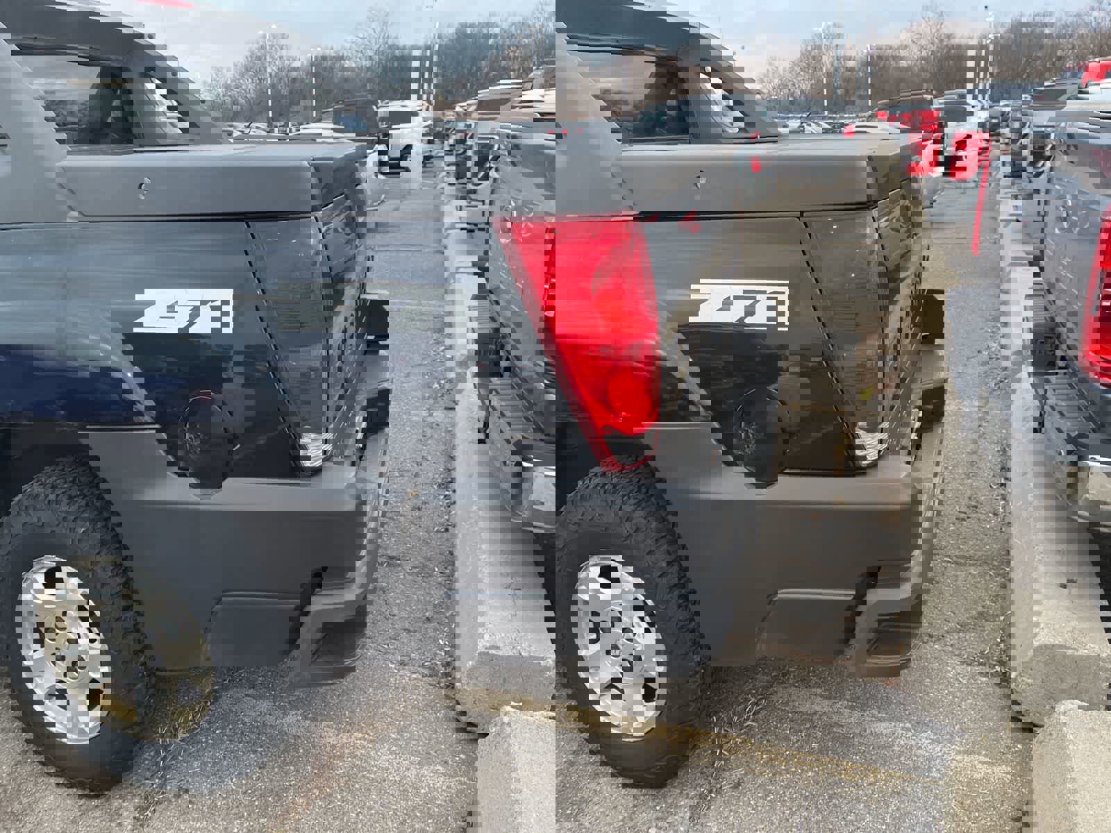 Used 2003 Chevrolet Avalanche 4x4 w/ Suspension Package, Off-Road image 8