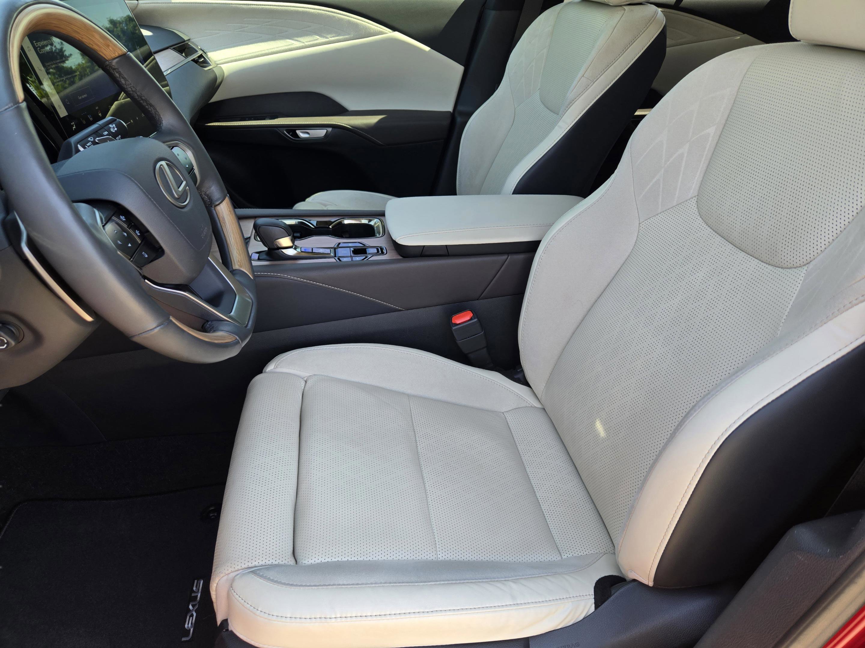 Used 2023 Lexus RX 350 w/ Accessory Package (2T) AWD/4WD image 11