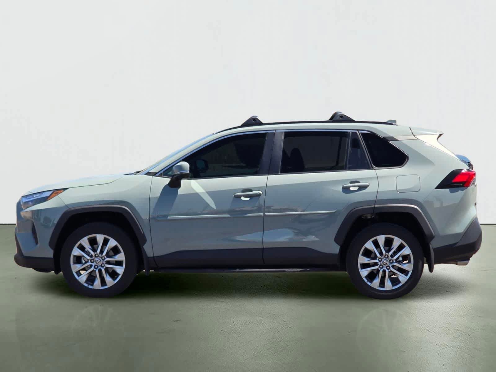 Used 2023 Toyota RAV4 XLE Premium FWD image 3
