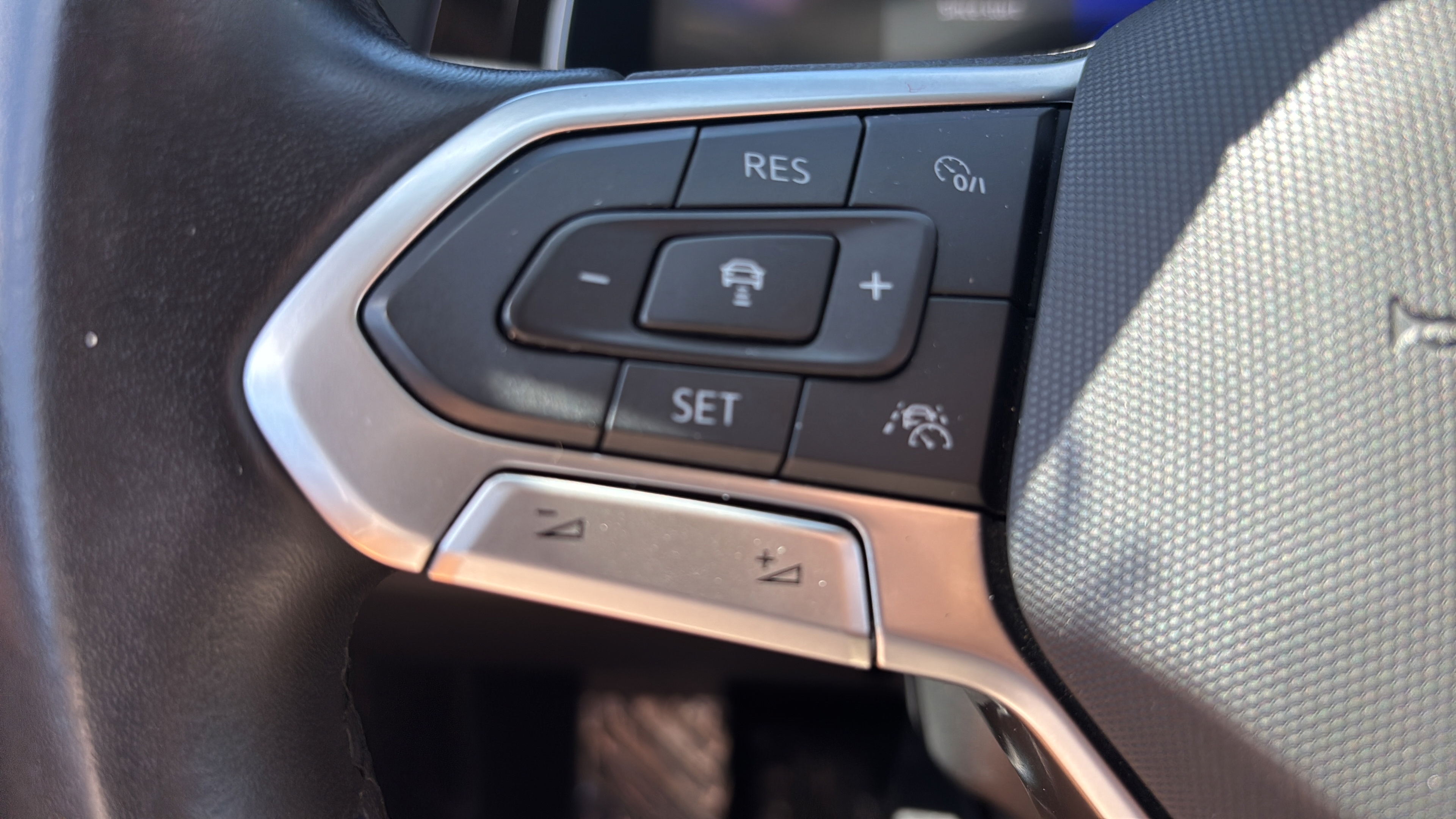 Used 2024 Volkswagen Jetta SE FWD image 28