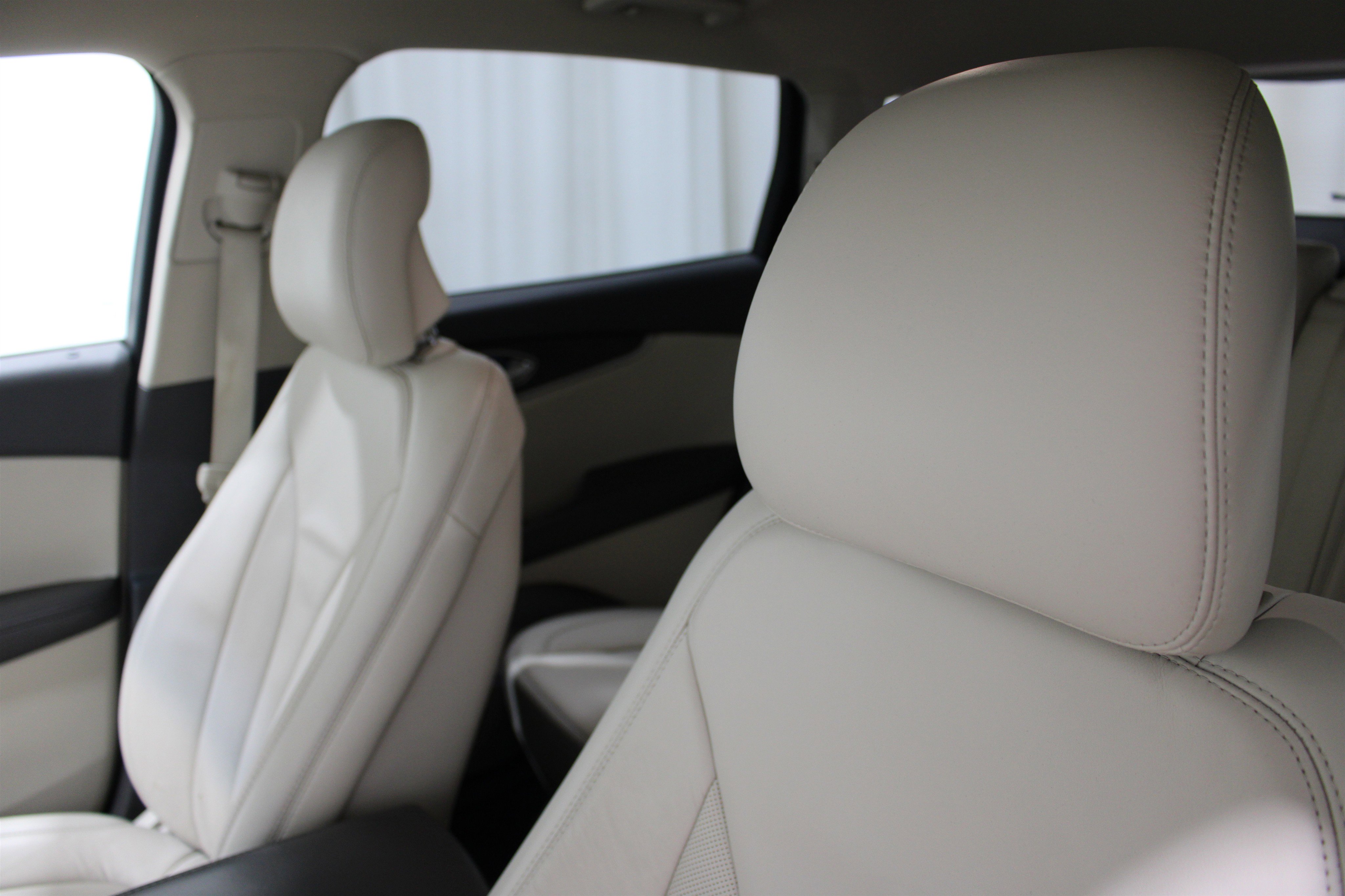 Used 2017 Lincoln MKX Select w/ Select Plus Package image 4