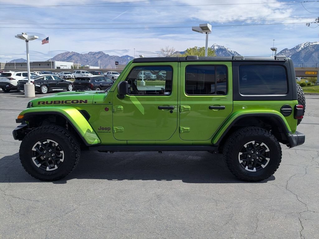 Used 2025 Jeep Wrangler Unlimited Rubicon w/ Convenience Group AWD/4WD image 3