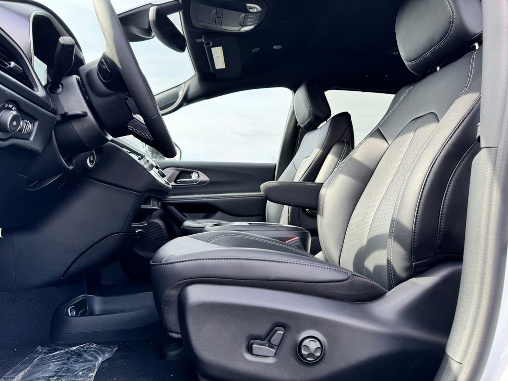 New 2026 Chrysler Pacifica Select FWD image 15