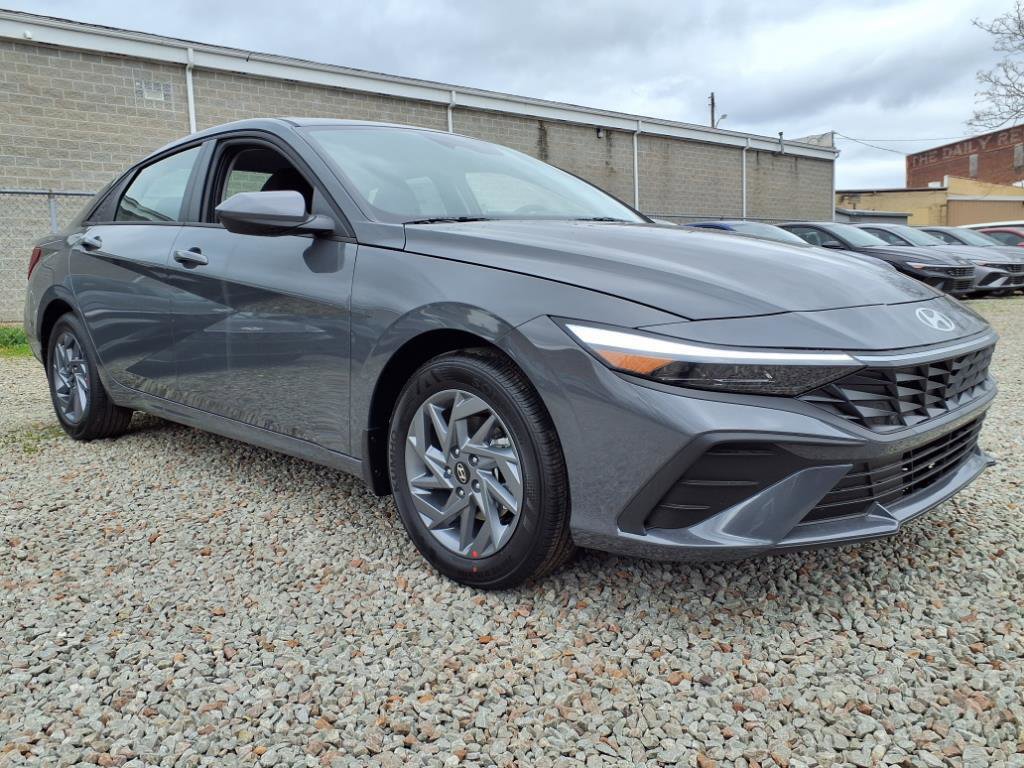 New 2025 Hyundai Elantra Blue image 2