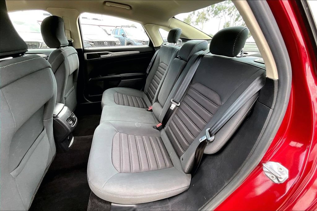 Used 2017 Ford Fusion SE w/ Fusion SE Technology Package FWD image 15