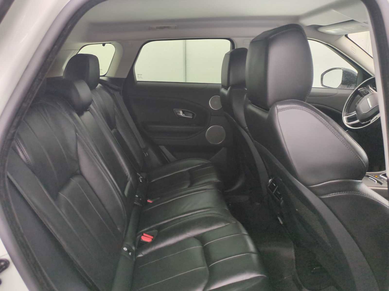 Used 2019 Land Rover Range Rover Evoque SE image 19