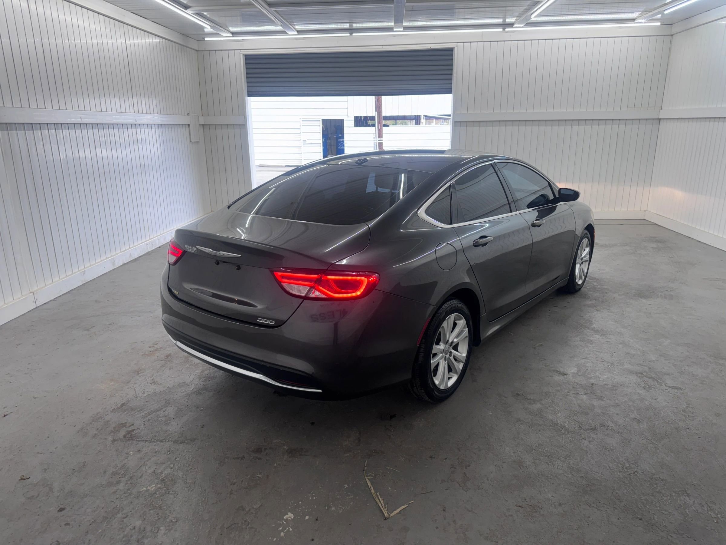 Used 2015 Chrysler 200 Limited w/ Convenience Group image 5