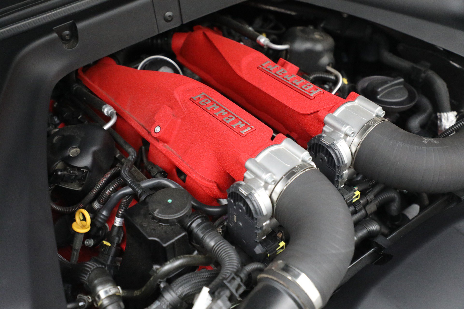 Certified 2017 Ferrari California T RWD image 30