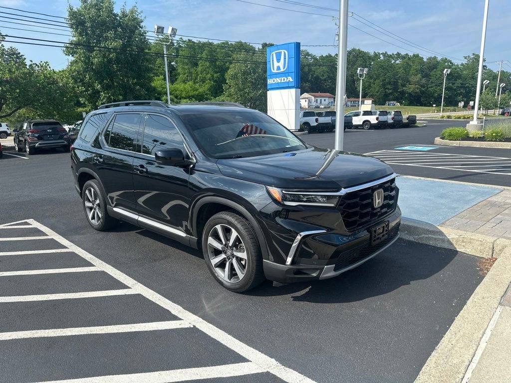 Used 2023 Honda Pilot Touring image 1