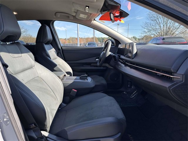 Used 2025 Nissan Ariya AWD image 12