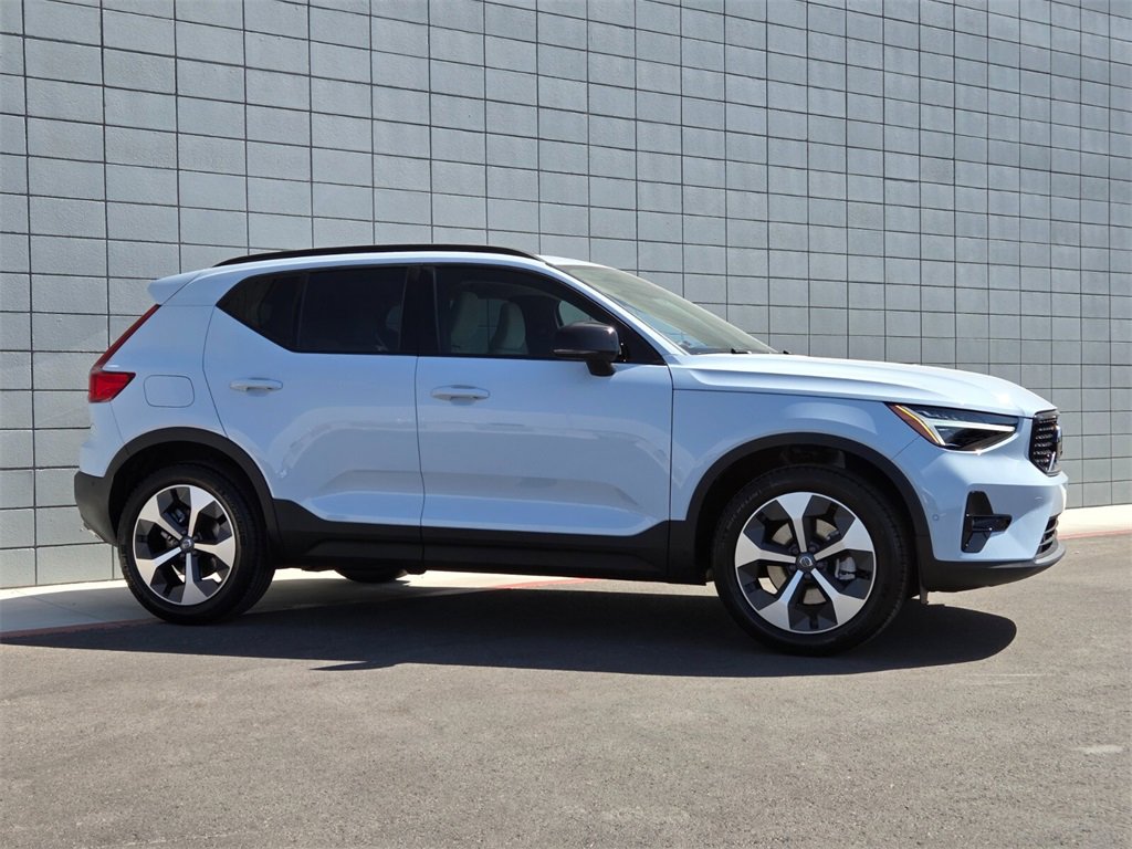 New 2026 Volvo XC40 B5 Plus w/ Protection Package Premier image 4