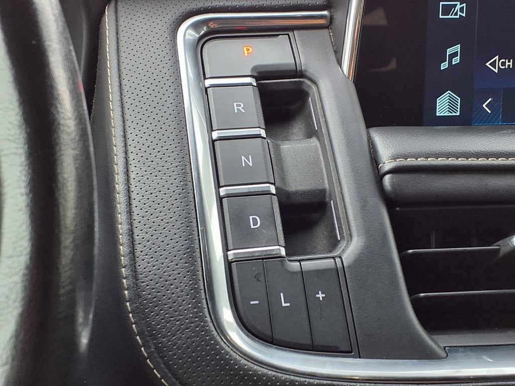 Used 2022 Chevrolet Tahoe Premier w/ Premium Package AWD/4WD image 19