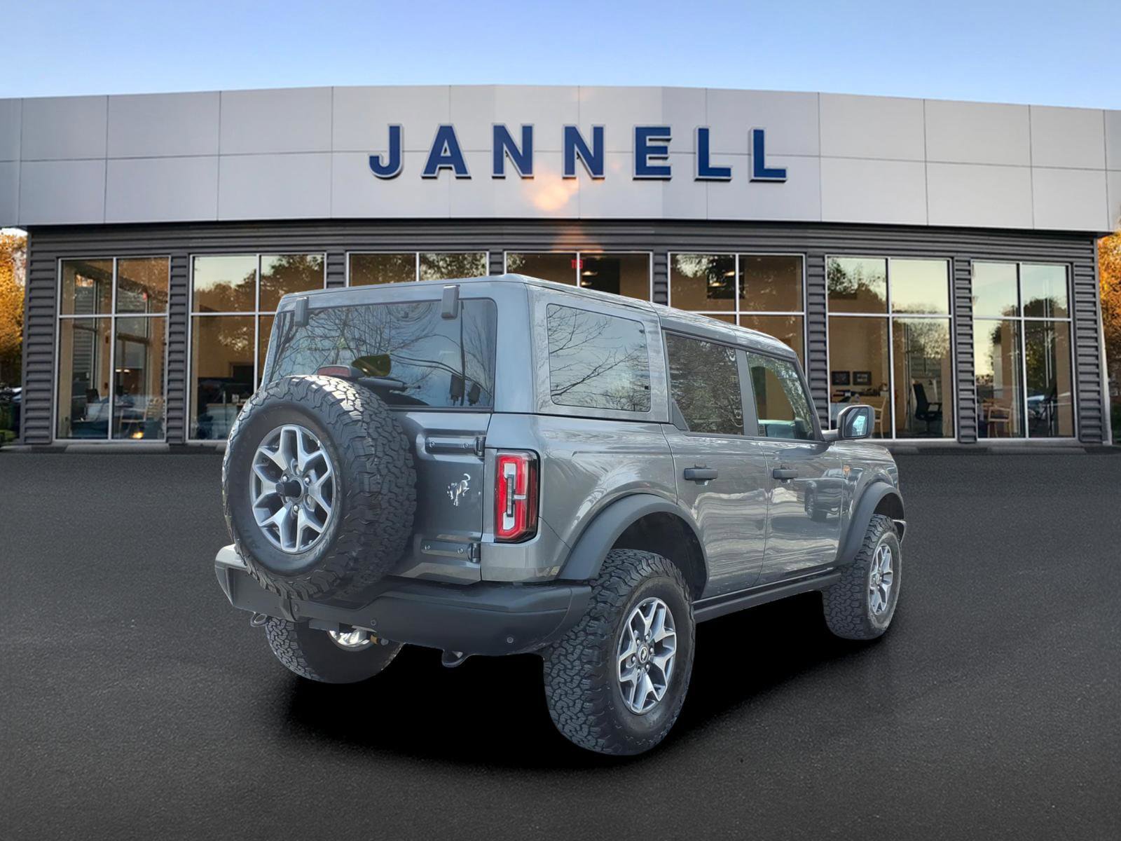 Used 2025 Ford Bronco Badlands AWD/4WD image 7