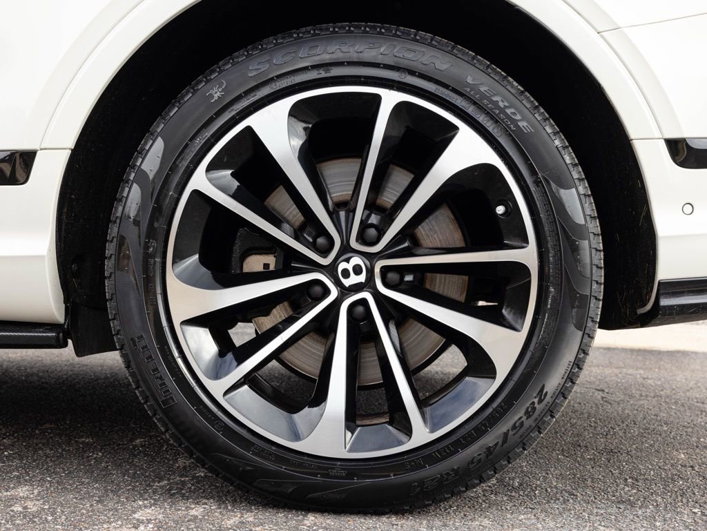 Used 2023 Bentley Bentayga Extended Wheelbase image 88