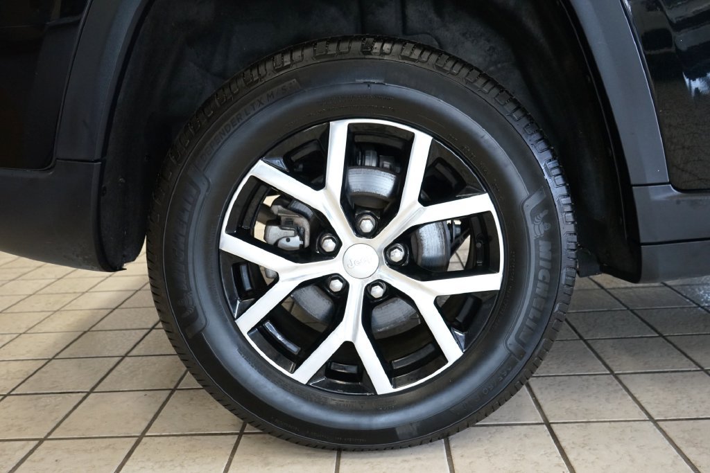 Used 2023 Jeep Grand Cherokee Limited AWD/4WD image 56
