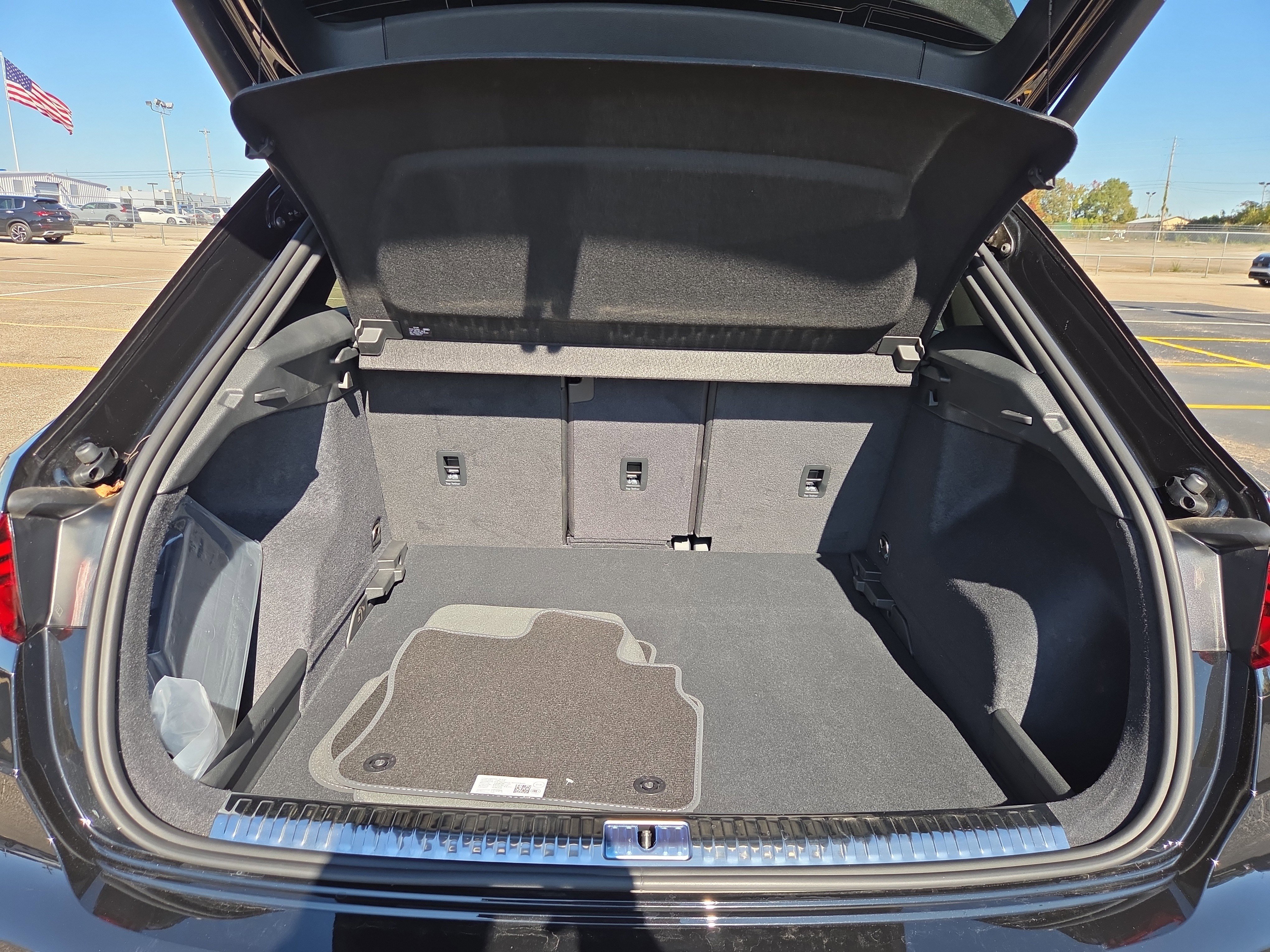 Certified 2025 Audi Q3 2.0T Premium w/ Convenience Package image 9