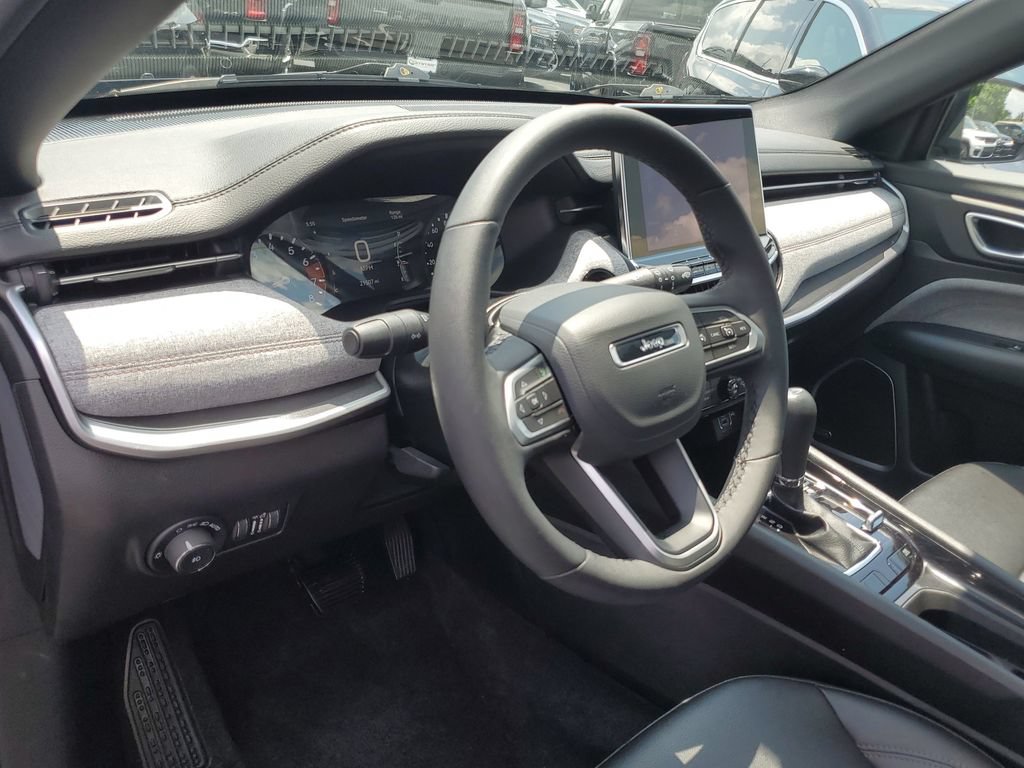 Used 2024 Jeep Compass Latitude w/ Sun and Sound Group AWD/4WD image 20