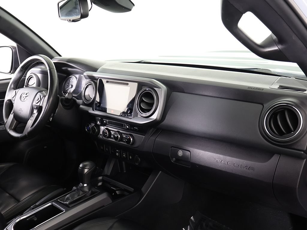 Used 2018 Toyota Tacoma TRD Sport AWD/4WD image 30