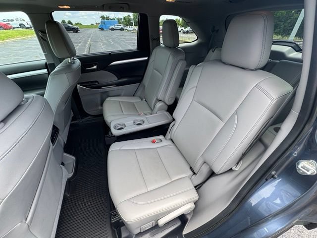 Certified 2019 Toyota Highlander XLE AWD/4WD image 17