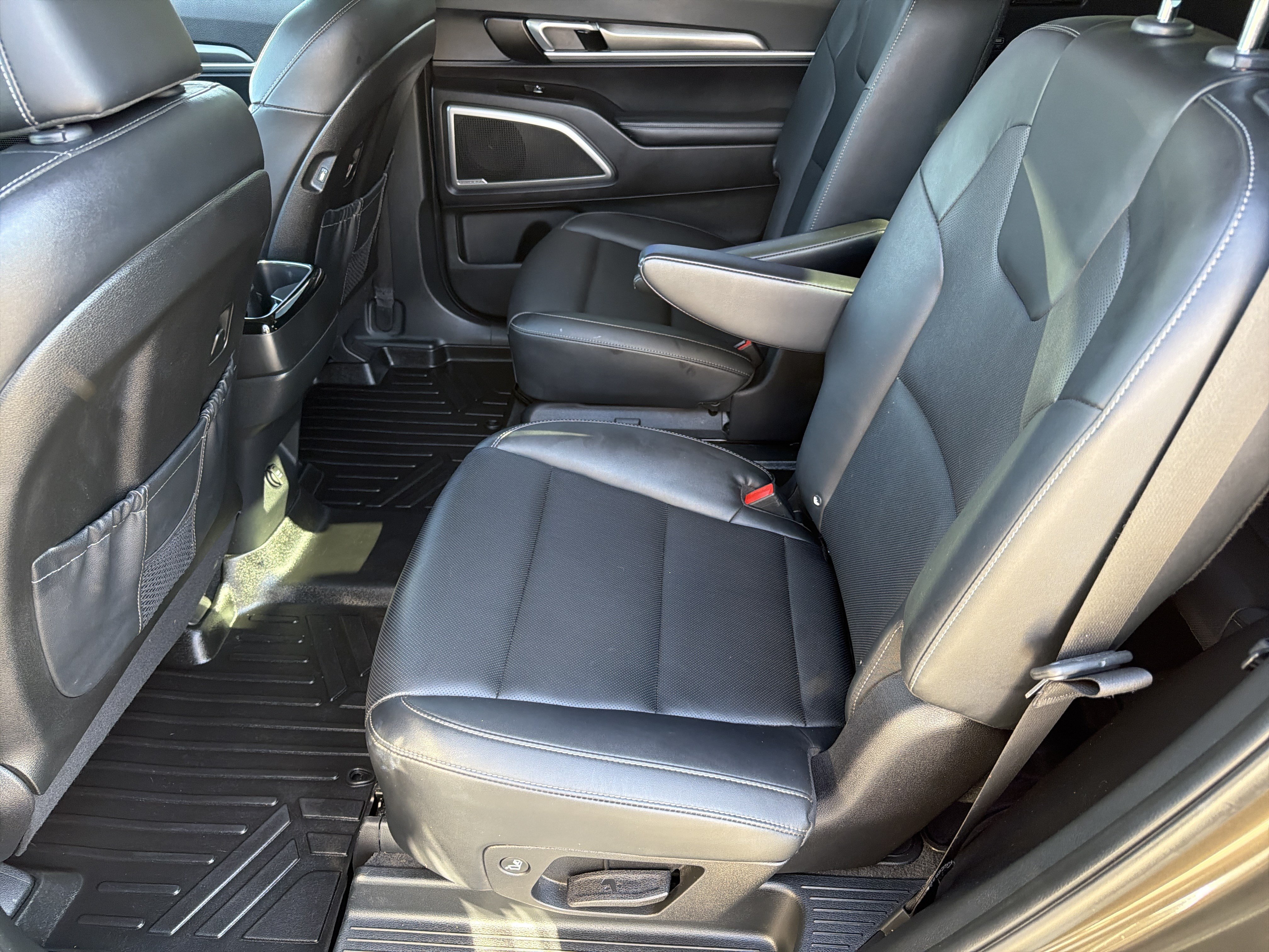 Used 2022 Kia Telluride S FWD image 19