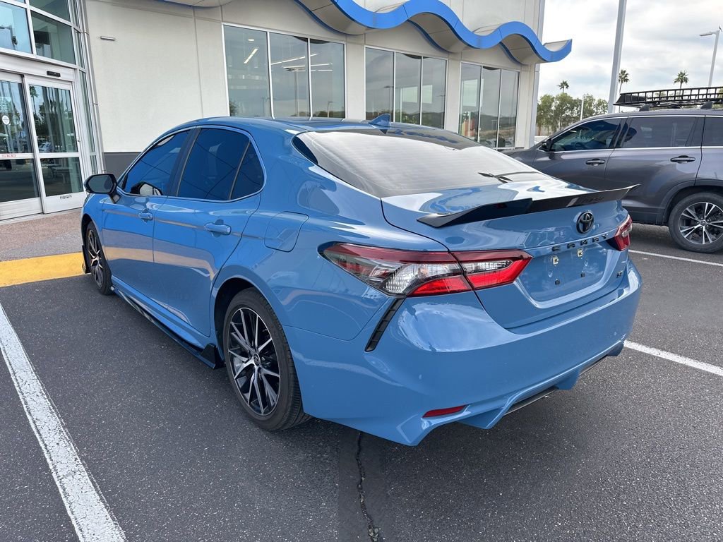 Used 2023 Toyota Camry SE image 3