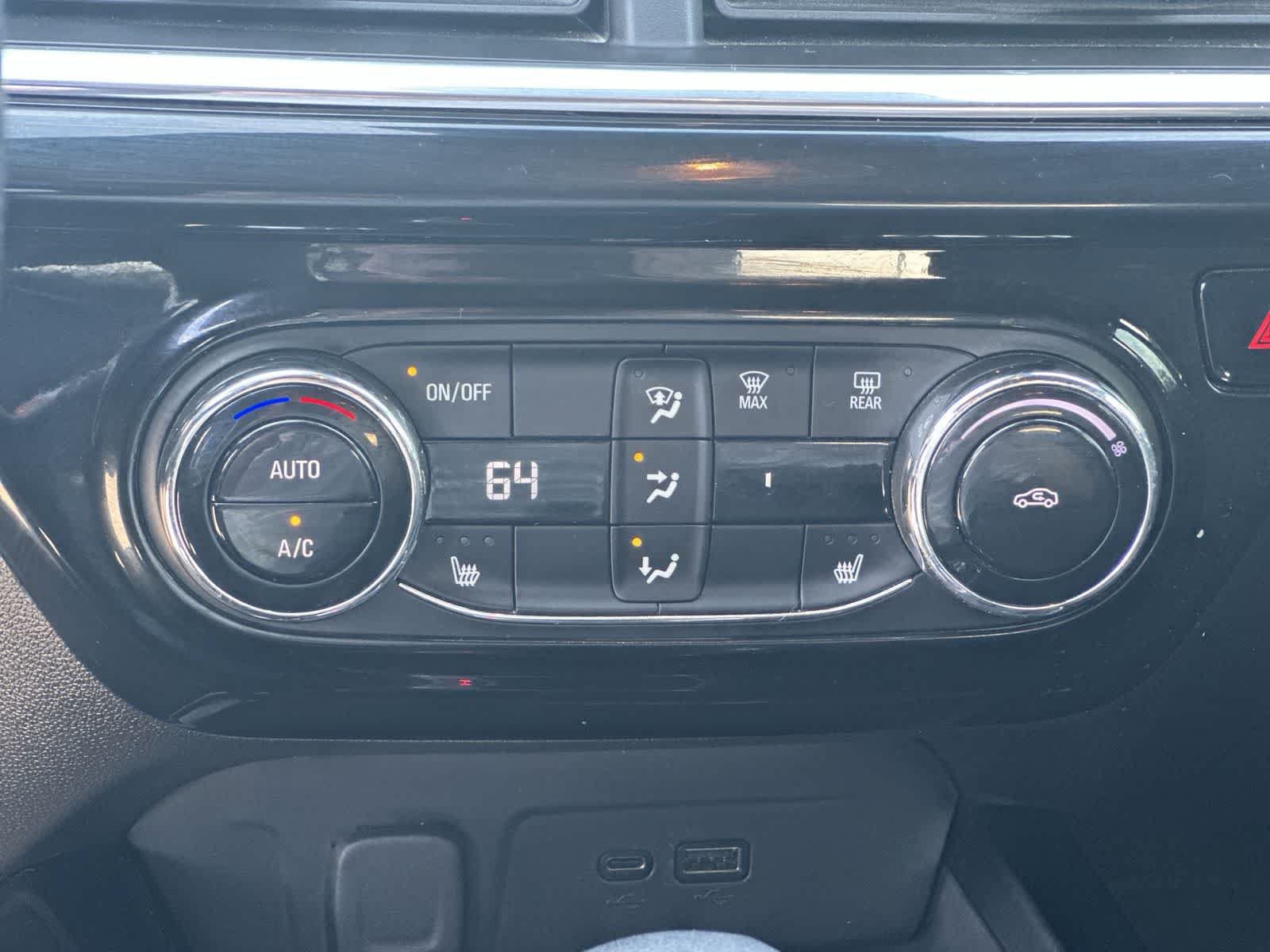 Used 2024 Chevrolet Trax RS w/ Sunroof Package FWD image 19