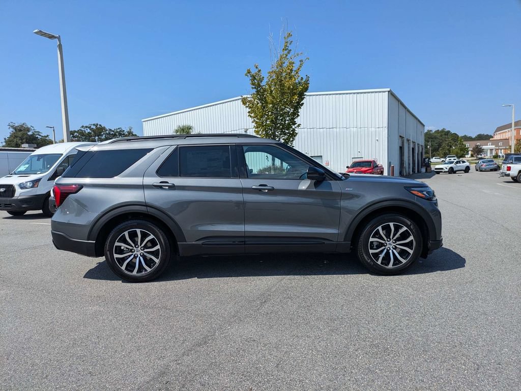 New 2027 Ford Explorer ST-Line RWD image 3
