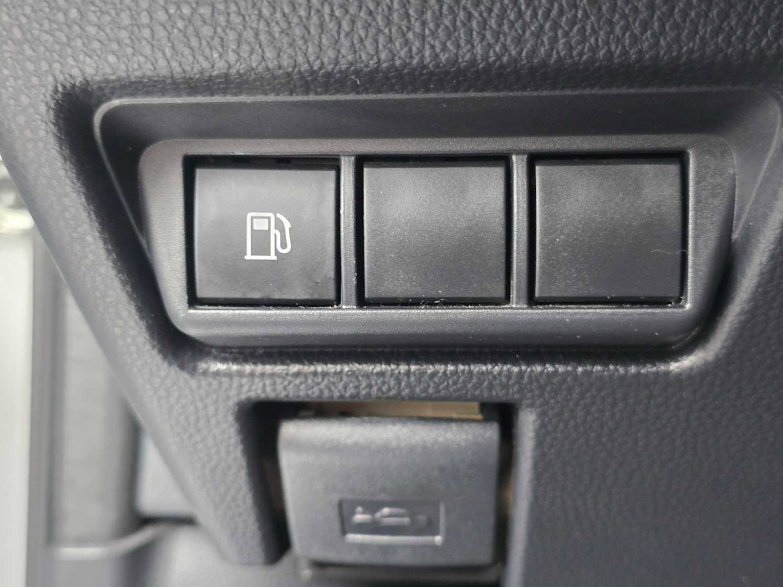 Used 2024 Toyota Prius LE image 25