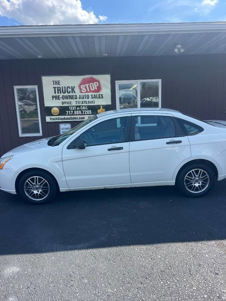 Used 2010 Ford Focus SE image 2