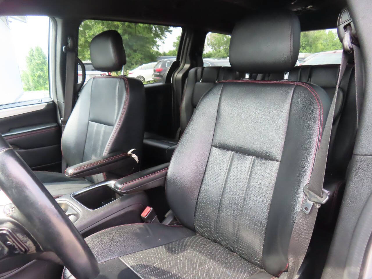 Used 2016 Dodge Grand Caravan R/T FWD image 43