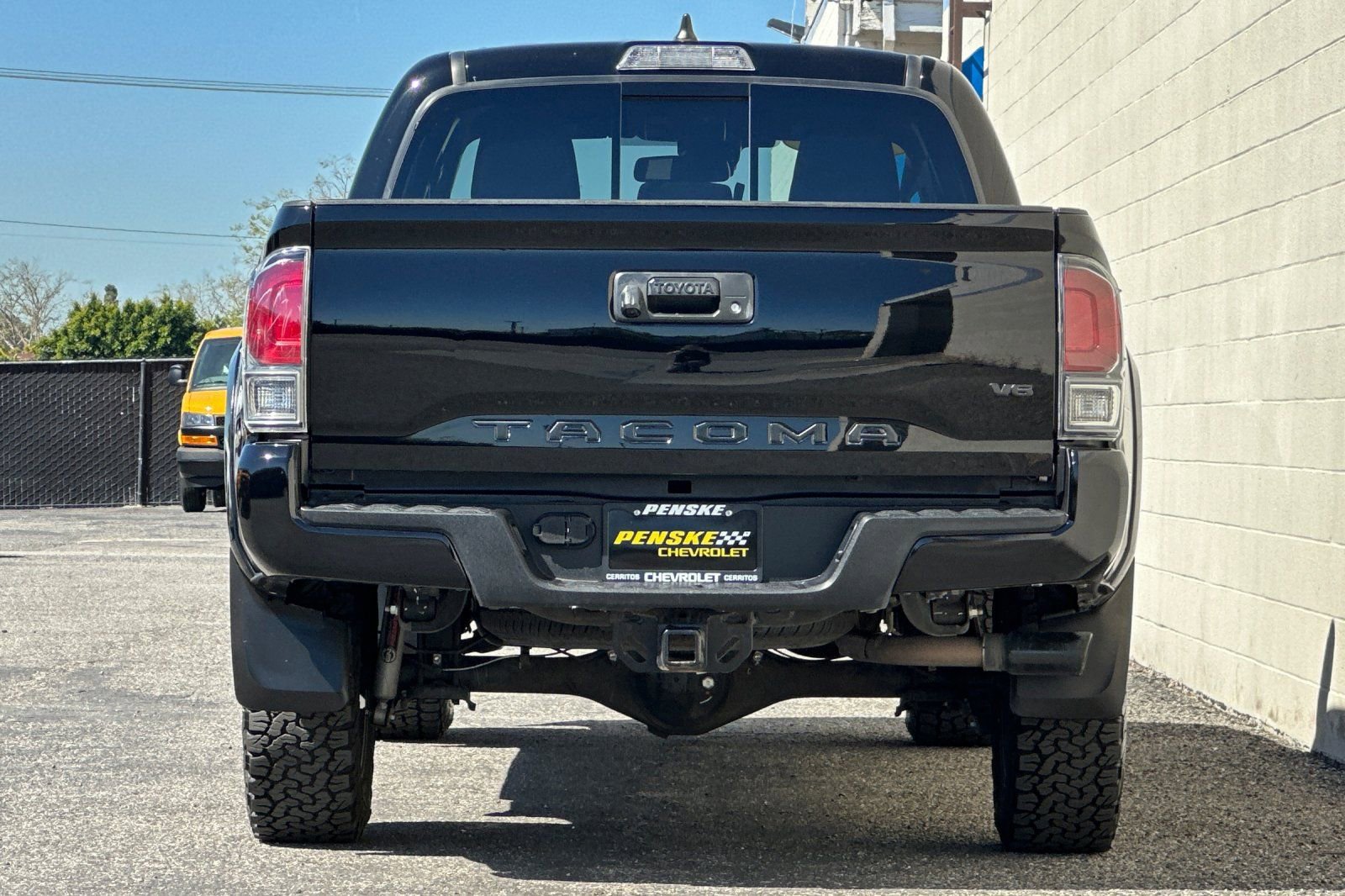 Used 2023 Toyota Tacoma TRD Sport w/ Black Out Package (TMS) image 5