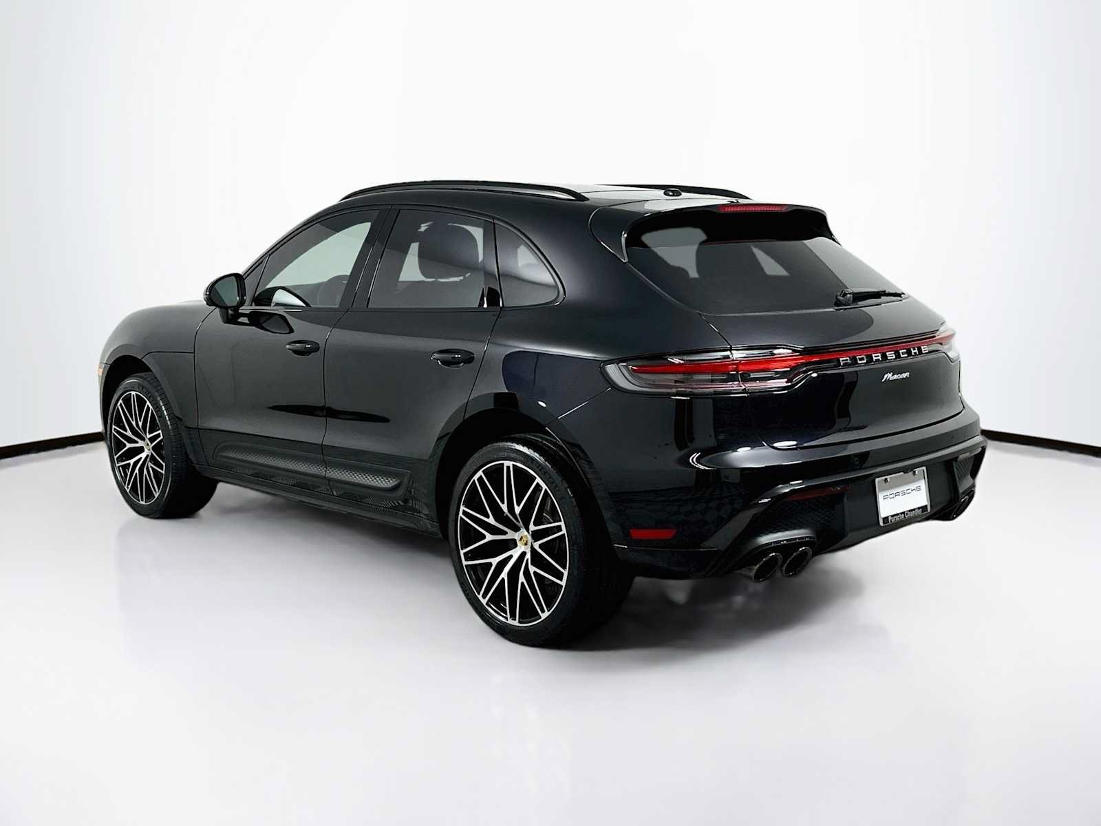 Certified 2026 Porsche Macan AWD/4WD image 3
