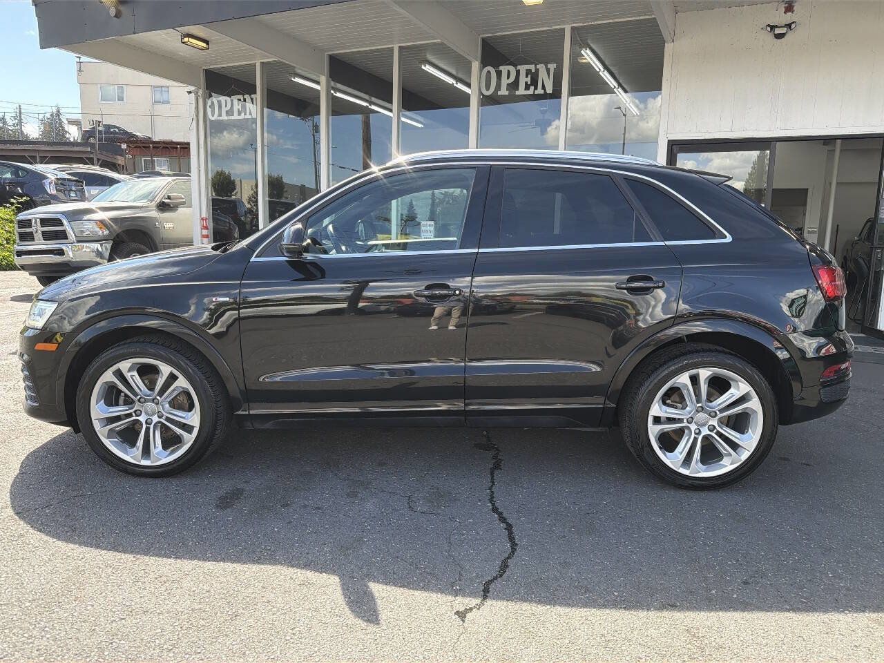 Used 2017 Audi Q3 2.0T Prestige w/ Prestige Package AWD/4WD image 3