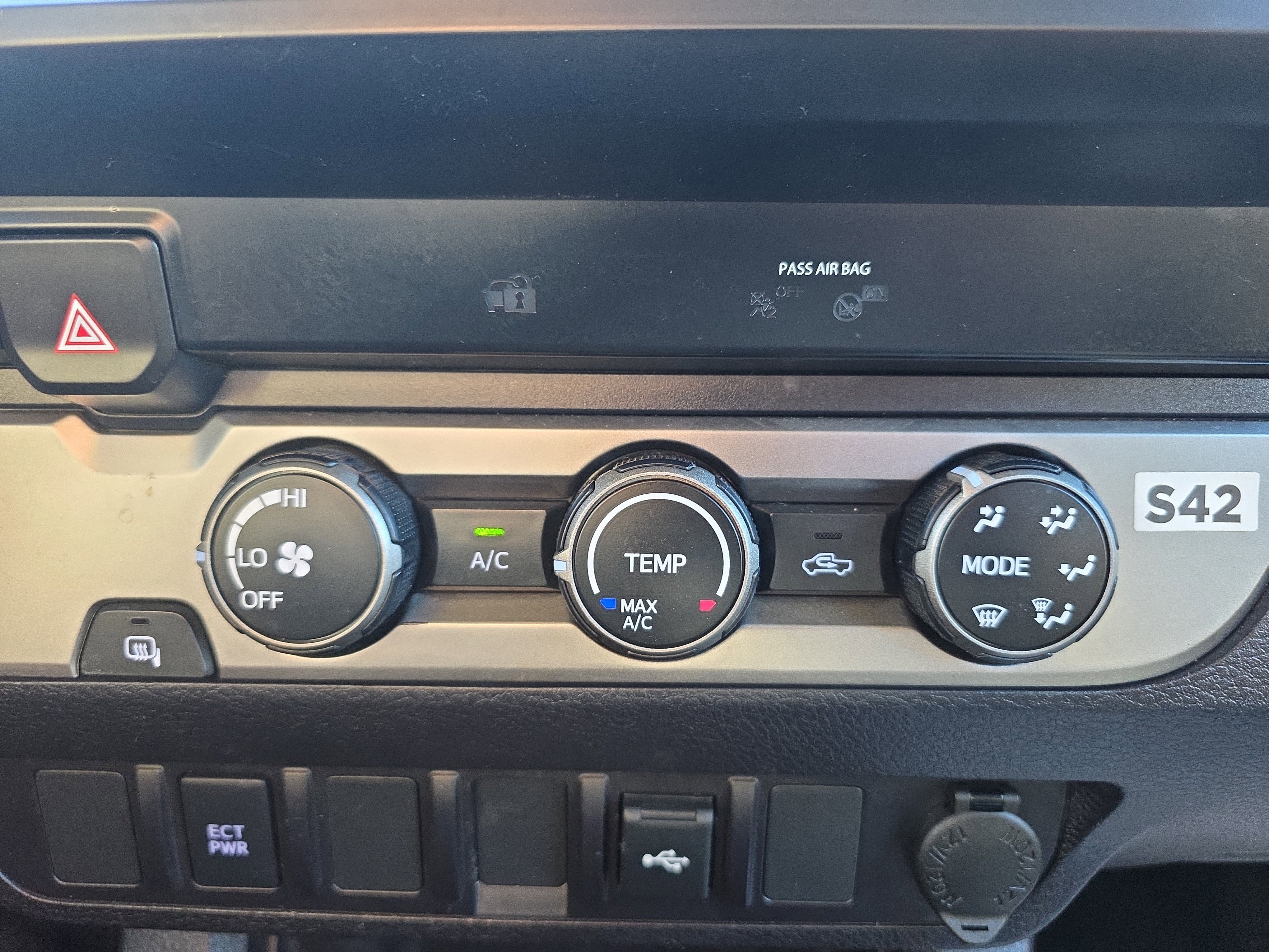 Used 2023 Toyota Tacoma 2WD Access Cab image 38