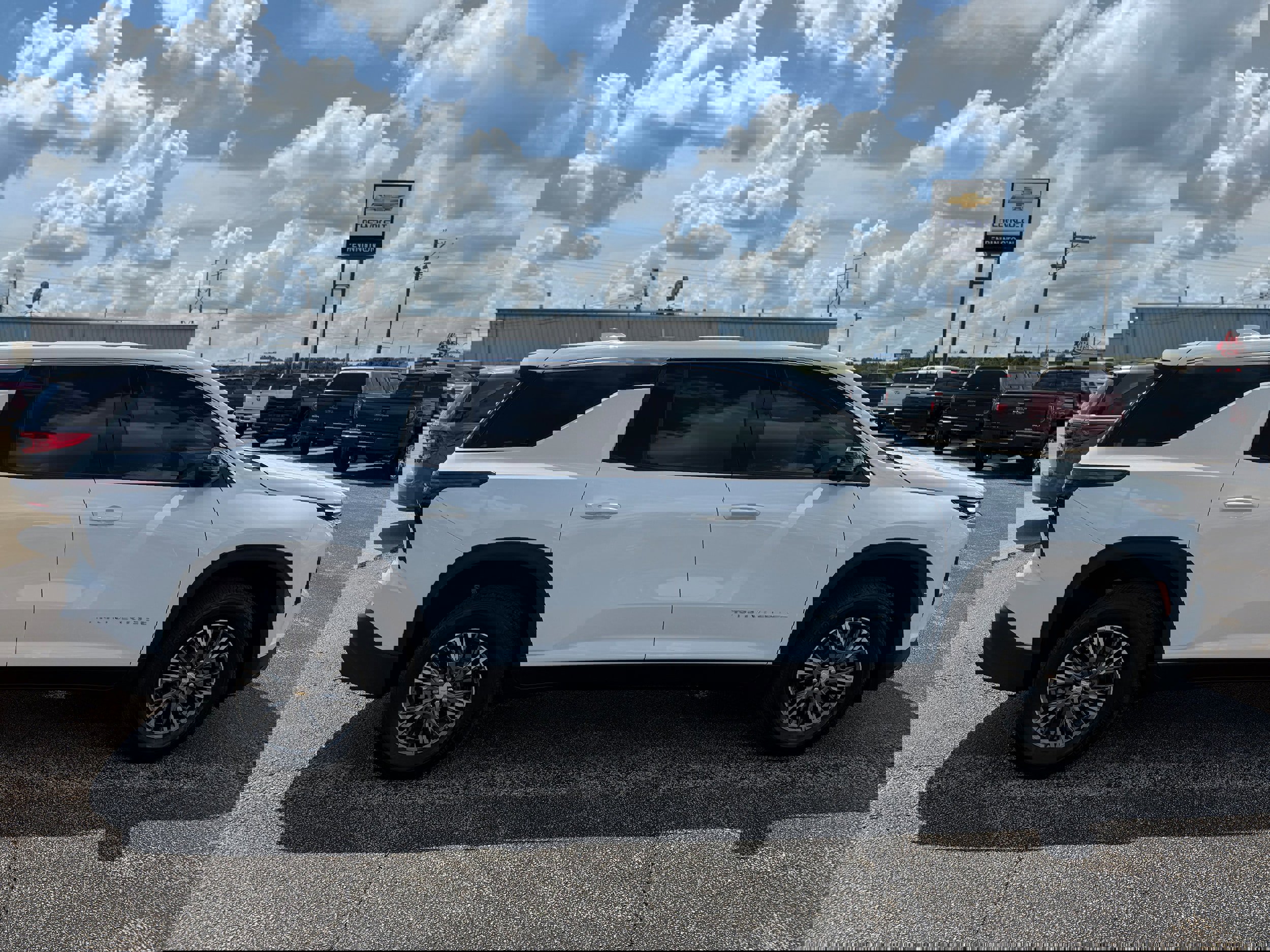 Used 2024 Chevrolet Traverse LS image 4