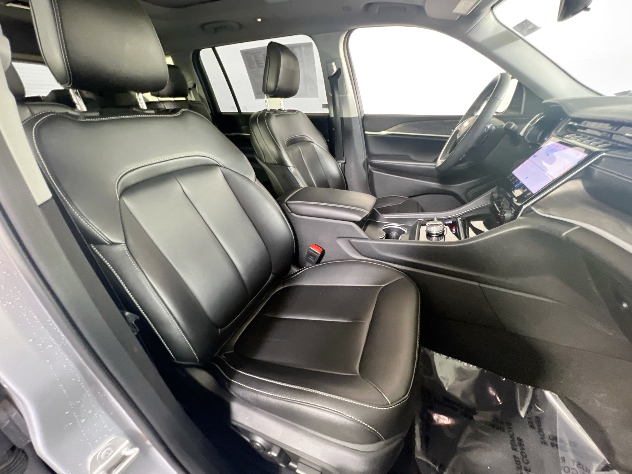 Used 2024 Jeep Grand Cherokee L Limited AWD/4WD image 30