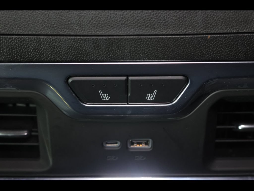 Used 2025 Chevrolet Silverado 3500 High Country w/ Technology Package AWD/4WD image 16