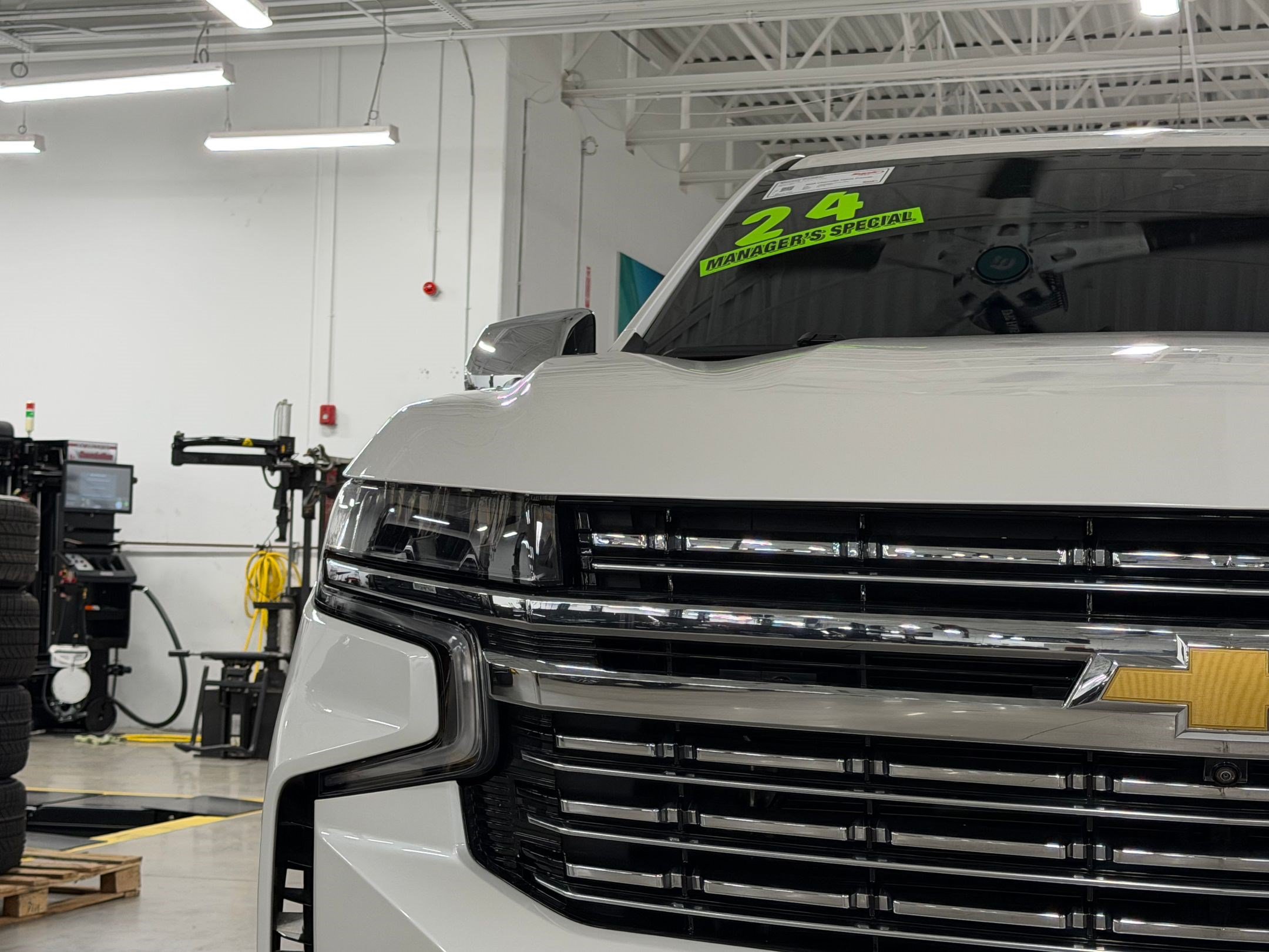 Used 2024 Chevrolet Tahoe Premier w/ Advanced Technology Package AWD/4WD image 35