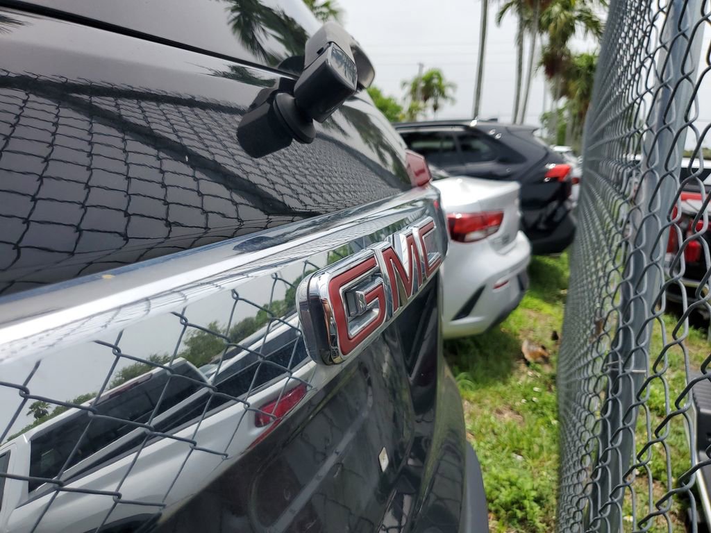 Used 2022 GMC Acadia SLT w/ Preferred Package FWD image 6