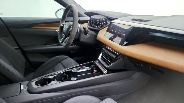 Used 2023 Audi e-tron GT Premium Plus AWD/4WD image 39