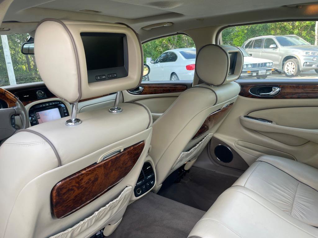 Used 2007 Jaguar XJ8 L RWD image 24