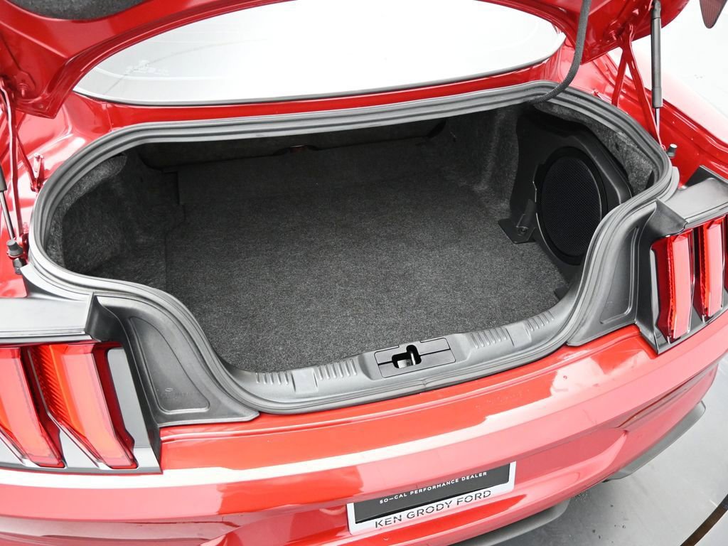 Used 2021 Ford Mustang Shelby GT500 w/ Carbon Fiber Track Pack image 24