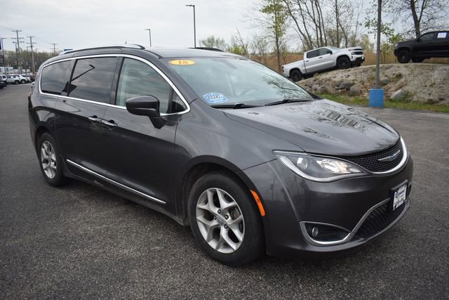 Used 2018 Chrysler Pacifica Touring-L Plus w/ Tire & Wheel Group FWD image 10
