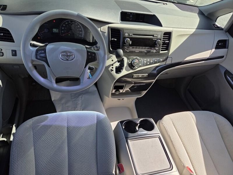 Used 2014 Toyota Sienna LE FWD image 11