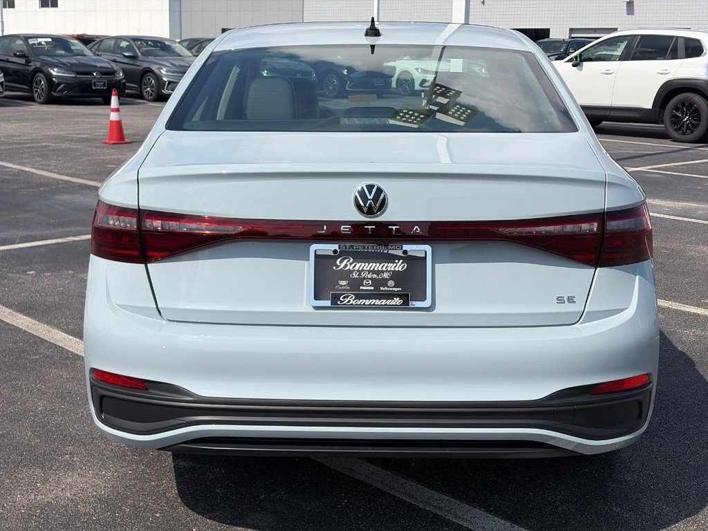 Used 2026 Volkswagen Jetta SE FWD image 6