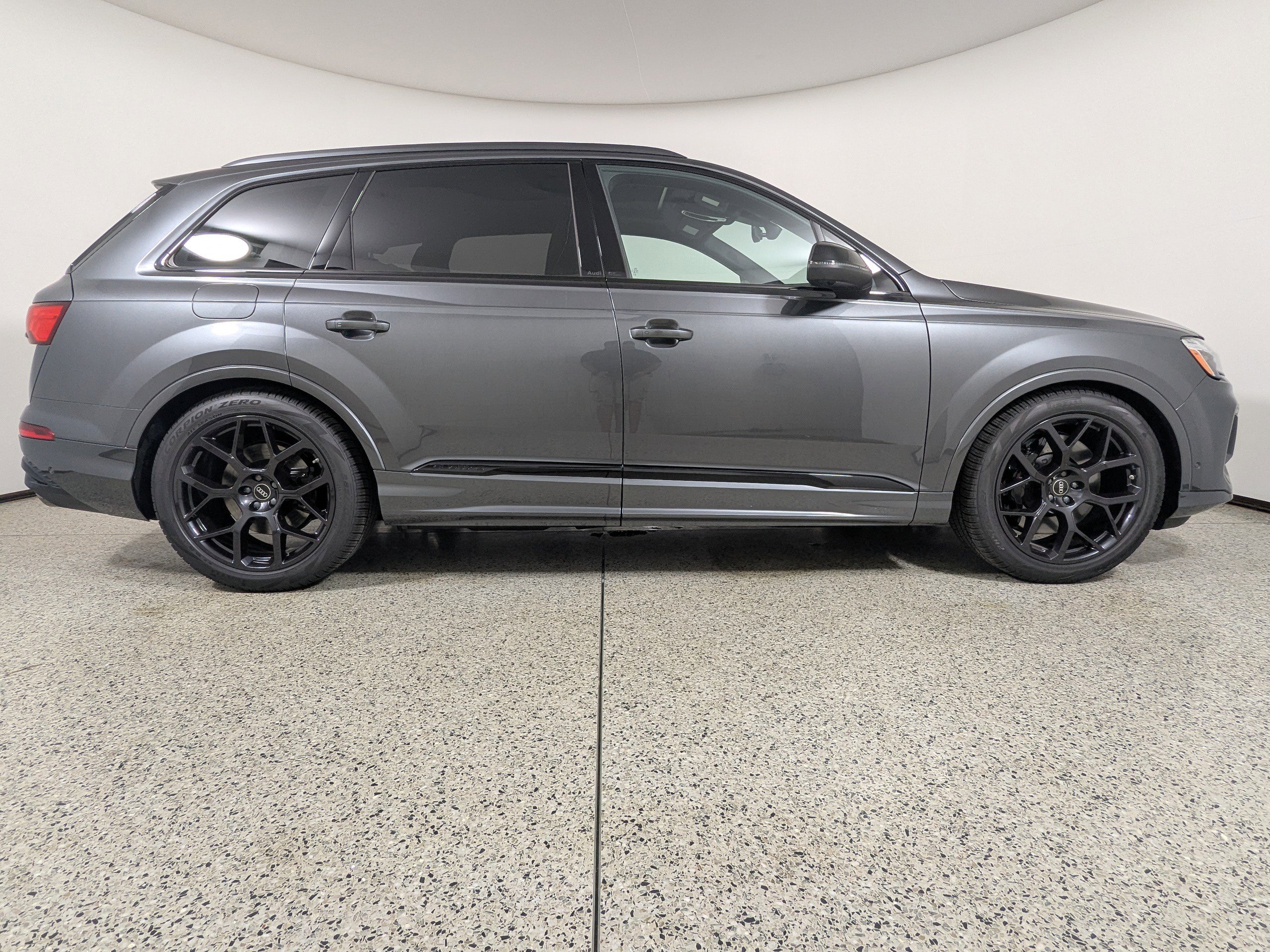 New 2025 Audi SQ7 Prestige image 8