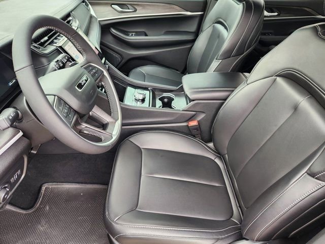 Used 2025 Jeep Grand Cherokee Limited image 4